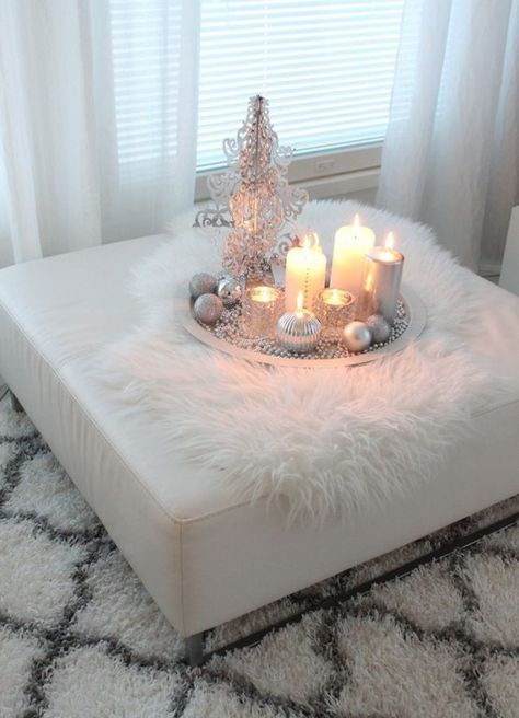 a fluffy rug and a white faux fur throw on the ottoman make the living room more welcoming and cozy Christmas Decorations Living Room Cozy, Christmas White Decor, White Christmas Decorations Diy, Christmas Decorations Traditional, Christmas Decorations Farmhouse, Comfy Living Room Decor, Vintage White Christmas, White Christmas Decor Ideas, Christmas Decor Ideas For Apartments