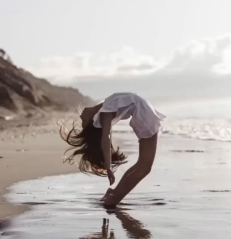 Dance Beach Photoshoot, Beach Dance Pictures, Dance Beach Photography, Dance On Beach, Beach Dance Photography, Dancing At The Beach, Dance Pose Ideas, Dance Photo Poses, Dance Senior Pictures