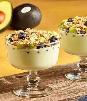 Avocado Parfait, Greek Yogurt Avocado Crema, Greek Yogurt Parfait Recipes, Avocado Greek Yogurt Dip, Fruit Parfait Recipes Yogurt Breakfast, Macro Friendly Yogurt Parfait, Avocado Yogurt, Pegan Recipes, Yogurt Parfait Recipe