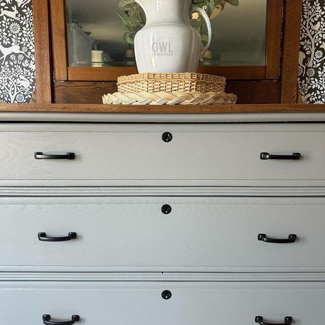 Wow what a ton of work to get here 😅 But so so worth every ounce of work!! This 1800’s Eastlake Dresser was painted in Heritage Pewter by @melangepaints a desaturated sage green with grey undertones. It’s stunning!! New black hardware to modernize it a touch. I stain matched the top to the original mirror using Antique Oak by @generalfinishes Absolute perfect match!!! Swipe ⬅️ to see the before!! #melangepaints #rusticowlfurnishings #ipainteditpretty #furniture #furnituredesign #furnitu... Sage Green With Grey, Eastlake Dresser, Black Hardware, New Black, Sage Green, Perfect Match, Dresser, Furniture Design, Stain