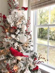 Cardinal Christmas Tree, Cardinal Christmas, A White Christmas, Christmas Tree Inspiration, White Christmas Trees, Christmas Towels, Beautiful Christmas Trees, White Christmas Tree, Christmas Tree Themes