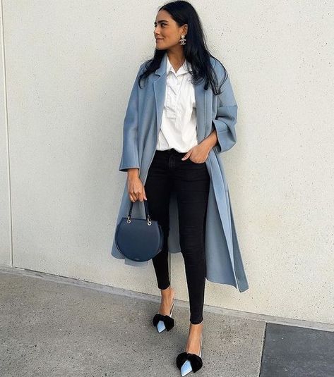 Rainy Weather Outfits Summer, Alpa Rama, Rainy Weather Outfits, Manhattan Fashion, Rainy Weather, Winter Blues, Looks Chic, Looks Style, Office Fashion