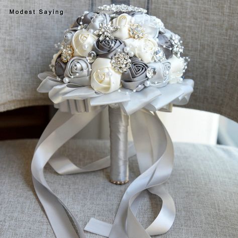 Silver Flower Bouquet, Pearl Bouquet Wedding, Cream Wedding Bouquet, Cheap Wedding Bouquets, Ivory Bridal Bouquet, Boda Ideas, Sublimacion Ideas, Rose Bridal Bouquet, Wedding Brooch Bouquets