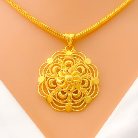 Latest Gold Pendant Jewelry, Lockets Gold Indian, Locket Design, Gold Pendent, Sentimental Jewellery, Pure Gold Jewellery, Pendant Sets, Gold Mangalsutra, Antique Jewelry Indian