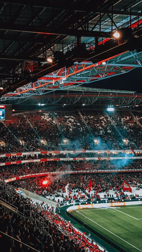 Wallpaper Manchester United, Manchester United Stadium, Liverpool Stadium, Arsenal Stadium, Arsenal Fc Wallpapers, Manchester United Old Trafford, Stadium Wallpaper, Deur Sticker, Milan Wallpaper