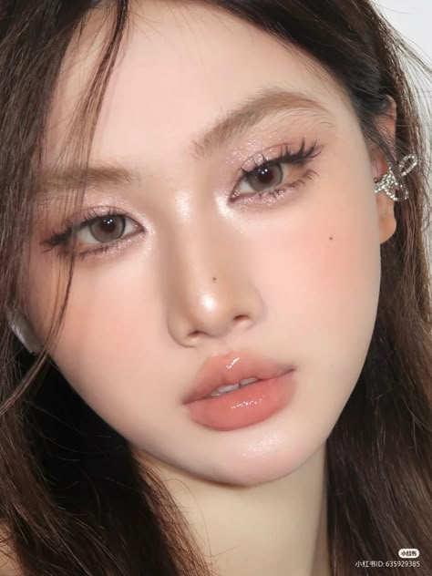 Warm Tone Makeup, Makeup Ala Korea, Makeup Asia, Sanggul Modern, Light Makeup Looks, Korean Makeup Look, Peach Makeup, Makeup Pengantin, Soft Makeup Looks