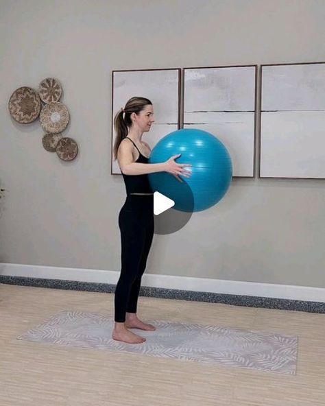 Pilates Big Ball Exercises, Quick Leg Workout, Pilates Program, Curtsy Lunges, Bosu Workout, Hip Stretch, Pilates Routine, Hip Stretches, Functional Fitness