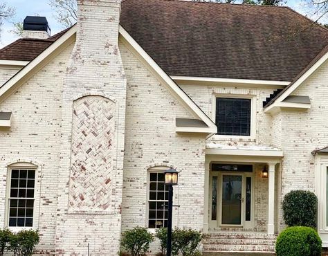 Lime Washed Red Brick Exterior, Limewash Stucco Exterior, Antique Limewash Brick Exterior, Lime Wash Brick House, Lime Washed Brick Exterior Ranch, Limewash Exterior Before And After, Lime Wash House Exterior, White Lime Wash Brick Exterior, Whitewash House Exterior