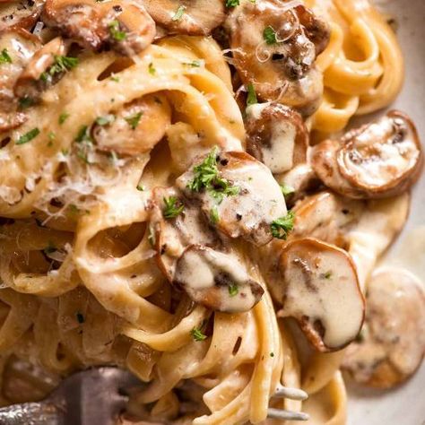 Close ups of Creamy Mushroom Pasta on a rustic handmade plate, ready to be eaten Recipes Using Sausage, Top Dinner Recipes, Resep Pasta, Creamy Mushroom Pasta, Healthy Recipes Clean, Creamy Recipes, Recipetin Eats, Diner Recipes, Healthy Recipes On A Budget