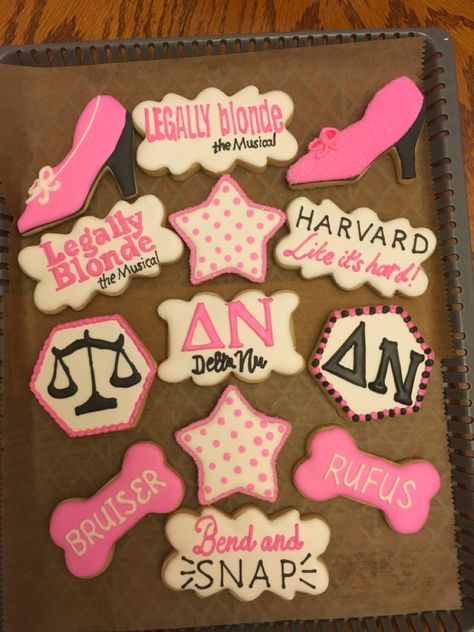 Legally Blonde Cookies Decorated, Legally Blonde Desserts, Legally Blonde Party Food, Legally Blonde Party Ideas, Legally Blonde Themed Party, Legally Blonde Cookies, Legally Blonde Graduation Party, Legally Blonde Birthday Party, Legally Blonde Bachelorette Party