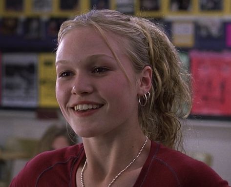 Kat Stratford Prom, Kat Stanford, Katarina Stratford, Julia Stiles Hair, Kat Stratford, Paris Geller, Julia Stiles, 10 Things I Hate About You, Hair Looks