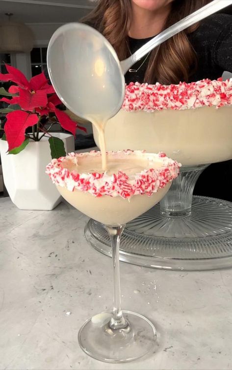 Turn a cake stand into a large-format holiday cocktail - Good Morning America Cucumber Margarita, Creamy Cocktails, Holiday Cake, Baileys Irish, Large Crowd, Baileys Irish Cream, Holiday Cocktail, Holiday Cakes, Mulled Wine