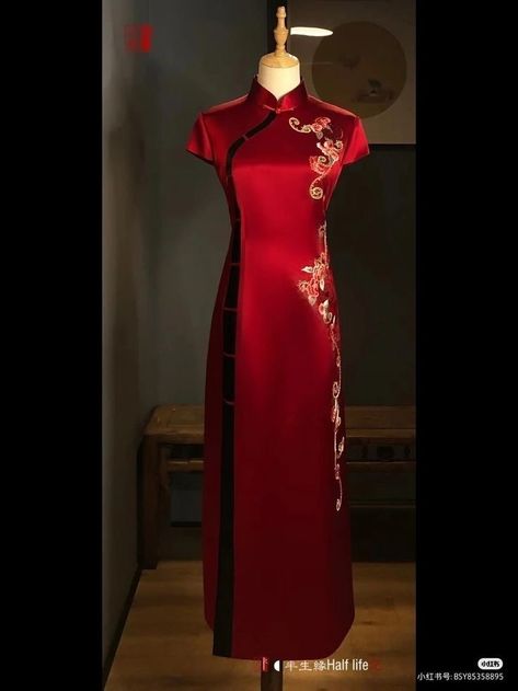 Starry Clothes, Red Chinese Dress, Chinese Attire, Different Dress Styles, Red Qipao, Asian Style Dress, Chinese Style Dress, Fotografi Vintage, Chinese Dresses