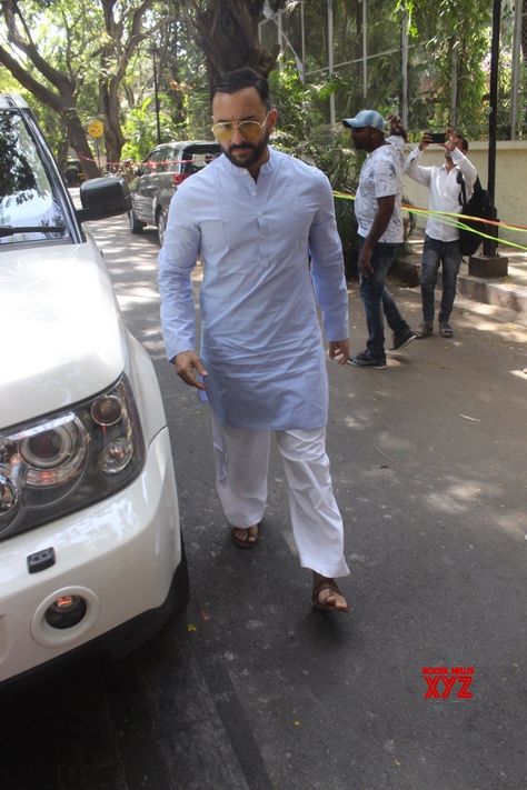 Photos: #SaifAliKhan seen outside #AjayDevgn's house (Batch - 2) Saif Ali Khan Kurta, Kurta Koti, House In Mumbai, Saif Ali Khan, Facebook Comments, Mobile Applications, The Editor, Ali Khan, Indian Movies