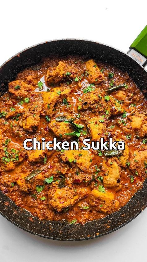 Mangalorean Chicken Sukka Recipe https://fooooods.com/mangalorean-chicken-sukka-colourme_aesthetic Chicken Sukka Mangalore, Chicken Sukka Recipe, Aloo Saag Recipe, Aloo Saag, South Indian Chicken Recipes, Chicken Sukka, Nando's Chicken, Saag Recipe, Onions And Tomatoes