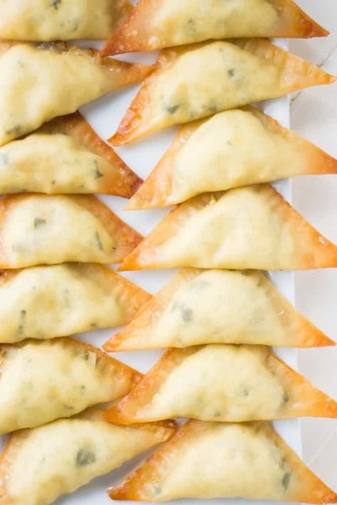 Wonton Ravioli, Mantu Recipe, Recipe Using Ricotta, Wonton Appetizers, Wonton Wrapper Recipes, Wassail Recipe, Football Treats, Baked Ravioli, Keto Pasta