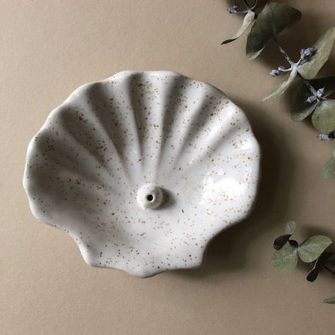 The Clay Society Shell Incense Holder - White – THISISINCENSE Eye Makeup Designs, Pottery Crafts, Diy Pottery, Color Glaze, Ceramics Ideas Pottery, Incense Holders, Makeup Designs, Unique Image, Sculpture Clay