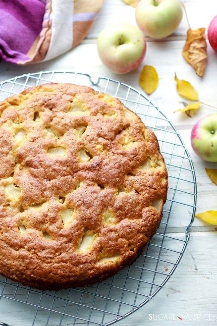 Pear Cakes, Olive Oil Cakes, Apple Cake Recipe Easy, Baking With Olive Oil, Olive Oil Cake Recipe, Apple Pie Cake, Desserts With Few Ingredients, Apple Desserts Easy, Springform Pan Cake