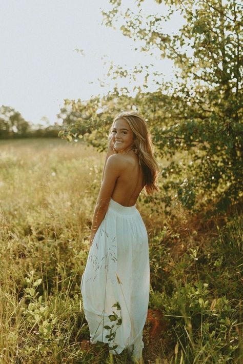 Bright Dress Photoshoot, Photoshoot At Winery, Boho Chic Photoshoot Ideas, Long Dresses Senior Pictures, Long White Dress Senior Pictures, Photo Poses Professional, Outdoors Senior Pictures, September Senior Pictures, Field Graduation Photos