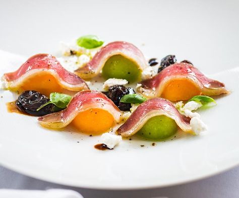 This duck recipe is a modern take on a Tuscan classic. This delicious duck prosciutto and melon combo is simply moreish, topped with a basil leaf garnish with crumbled goat�s cheese. Duck Prosciutto, Prosciutto Appetizer, Beetroot Relish, Prosciutto Recipes, Duck Recipe, Salmon Poke, Bread Pudding With Apples, Lazy Dinners, Marinated Salmon