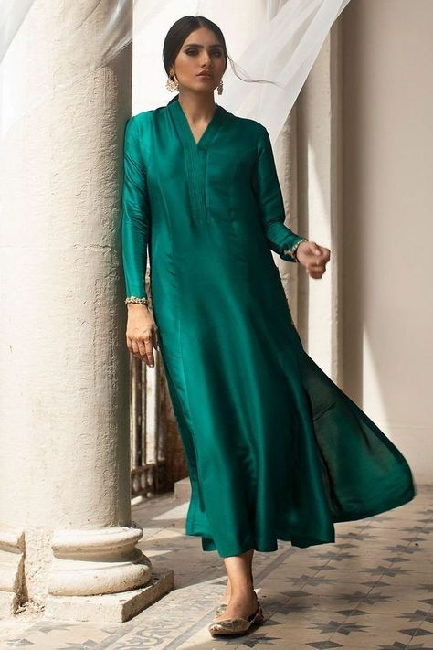 Plain Suits, Plain Kurti, Plain Suit, Eastern Wear, Asian Dresses, Silk Kurti Designs, Desi Fits, Zardozi Work, Park View