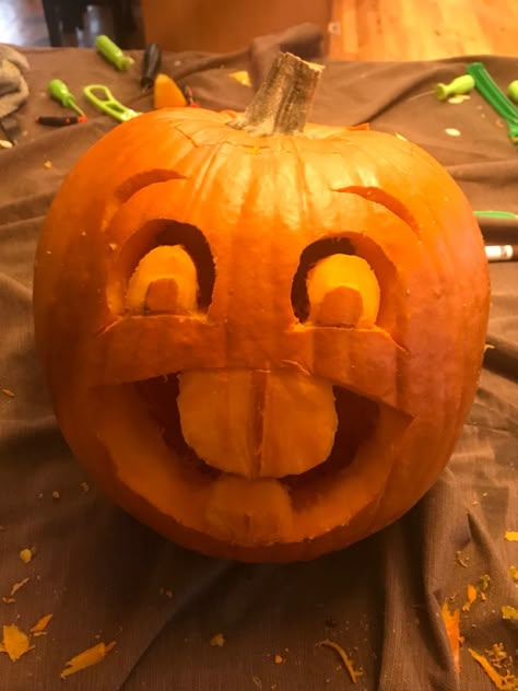 Nerd emoji pumpkin Goofy Ah Pumpkin, Jolly Ahh Pumpkin, Funny Pumpkin Carvings Meme, Funny Pumpkin Carvings Hilarious, Pumpkin Designs Funny, Sonny Angel Pumpkin Carving, Pumpkin Carving Designs Funny, Goofy Ahh Pumpkin, Pumpkin Carving Inspo Creative