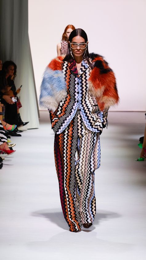 Missoni Womenswear Winter 2023 Runway, Missoni Pattern, Missoni Fashion, Missoni Dress, Designer Beach Wear, Brand Ideas, Beachwear Collection, Milano Fashion Week, Fashion Weeks