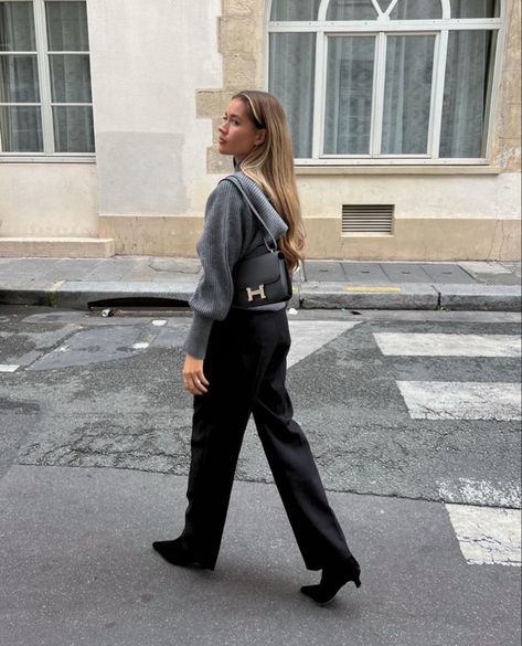 Grey Autumn, Chic Jean Outfits, Pics Ideas, Business Casual Outfits For Women, Style 2023, Hermes Constance, Old Money Style, Fashion Icons, Casual Work Outfits