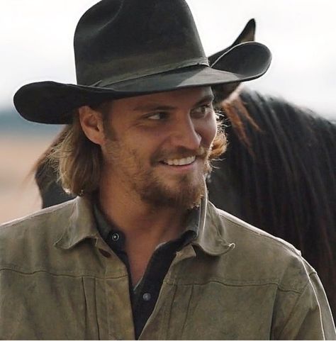 Kayce Yellowstone, Kacey Dutton, Luke Grimes Yellowstone, Yellowstone Kayce, Kayce Dutton, Rip Yellowstone, Gods Of The Arena, Dutton Family, Yellowstone Tv Series