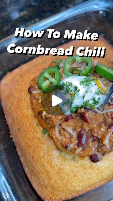 Taste of Rays on Instagram: "Cornbread Chili my way! Be sure to save this video for later! Follow for more quick and easy recipes! Who wants a taste? 💚 - - #cornbread #chili #dinnerideas #quickandeasymeals #foodblogger #foodie" Cornbread Chili, Chili Cornbread Casserole, Chili Cornbread, How To Make Cornbread, Chili And Cornbread, Quick And Easy Recipes, Quick Easy Meals, Cornbread, Easy Recipes