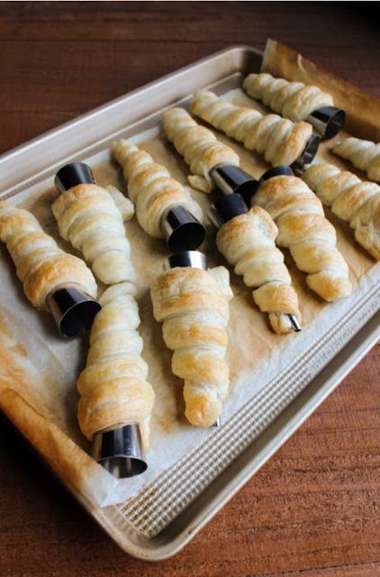 Italian Cream Horns, Cream Horns Filling, Puff Pastry Cream Horns, Mini Cream Horns, Cream Filled Horns, Recipes Using Puff Pastry, Cream Horn Molds, Puff Pastry Cream Puffs, Cream Horns