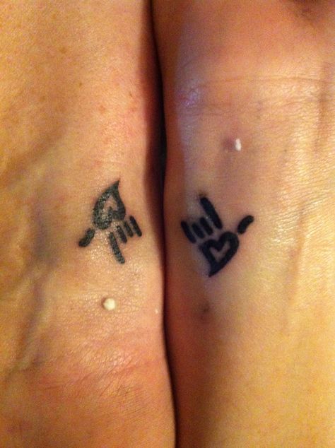 mother/daughter tattoo #tattoo #tatted #ink #love #signlanguage #heart #motherdaughter Mother And Daughters Tattoo Ideas, Dad And Daughters Tattoo Ideas, Matching Tattoos Father Daughter, Dad Daughter Tattoo, Father Son Tattoo, Mother Daughter Tattoo, Father Daughter Tattoos, Dad Tattoo, Daughter Tattoo