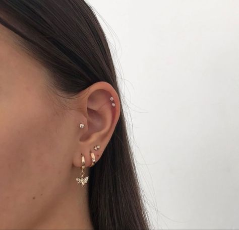 Minimalist Ear Piercings, Ear Piercings Tragus, Tragus Piercing Jewelry, Ear Piercings Helix, Helix Piercing Jewelry, Diamond Earrings For Women, Cool Ear Piercings, Pretty Ear Piercings, Piercing Tragus