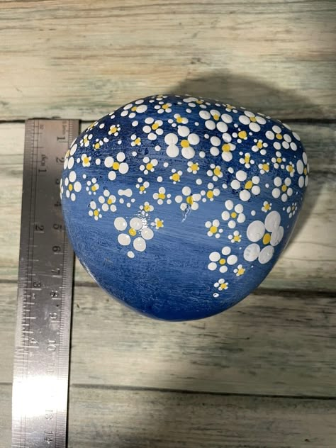 Artisan Hand Painted Rock | Daisies Shower Floral Art | eBay Painted Pebbles Ideas Rock Art, Whimsical Rock Painting, Ideas To Paint Rocks, Bees Rock Painting, Easy Painted Rocks Ideas, Black Painted Rocks, Rock Painting Ideas Beach, Large Rock Painting, Rock Painting Ideas For Garden