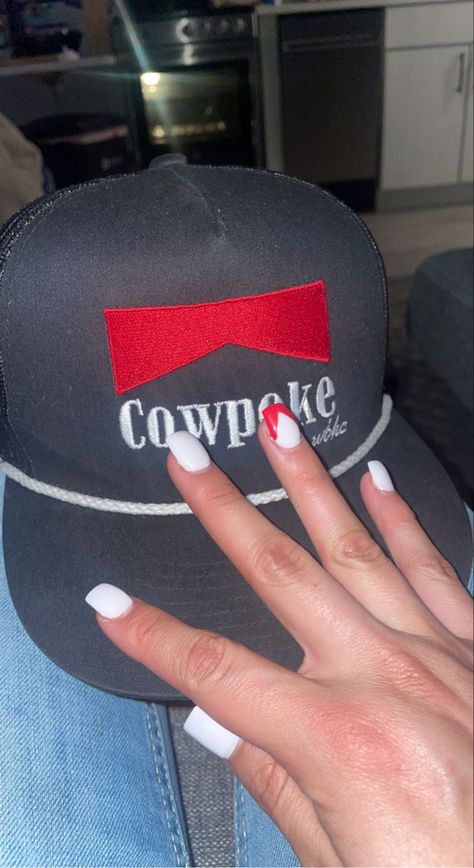 Bull Horn Nails, Western Nails Acrylic Simple, Red And White Western Nails, Simple Short Western Nails, Punchy Fall Nails, Western Lightning Bolt Nails, Cute Punchy Nails, White Country Nails, Nails Acrylic Western Simple