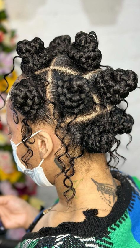 22 Gorgeous Bantu Knot Styles You Need to Try Now | Lookosm Bantu Knots With Ponytail Natural Hair, Half Up Half Down Bantu Knots Hairstyles, Bantu Knots Half Up Half Down, Braided Bantu Knots Hairstyles, Bantu Knots Hairstyles, Queen Hairstyles, Bantu Knot Styles, Dream Hairstyles, Knot Hairstyles