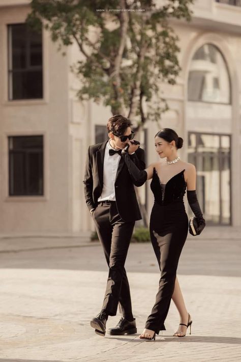 Elegant Photoshoot Ideas Classy Couples, Styled Photoshoot Ideas Couples, Couples Wedding Guest Poses, Mafia Wedding Photoshoot, Couple Photoshoot Themes, Vintage Prenup Shoot, Elegant Couple Poses, Mafia Couple Photoshoot, Engagement Photos Outfits Classy