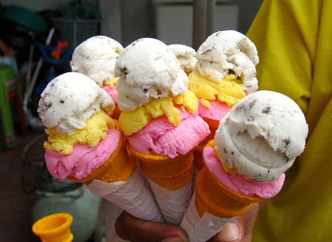 Top 10 Filipino street foods - dirty ice cream Philippines Meme, Dirty Ice Cream, Pinoy Street Food, Filipino Street Food, Sassy Sayings, Ice Cream Candy, Web Gallery, Love Ice Cream, Ice Cream Treats