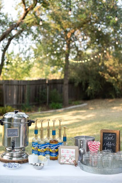 Coffee Bar Brunch Ideas, Outside Coffee Bar, Ice Coffee Bar Ideas, Iced Coffee Party Bar, Coffee Bar Ideas Brunch Party, Coffee Bar For Parties, Ice Coffee Bar Party, Event Coffee Bar Ideas, Open House Coffee Bar