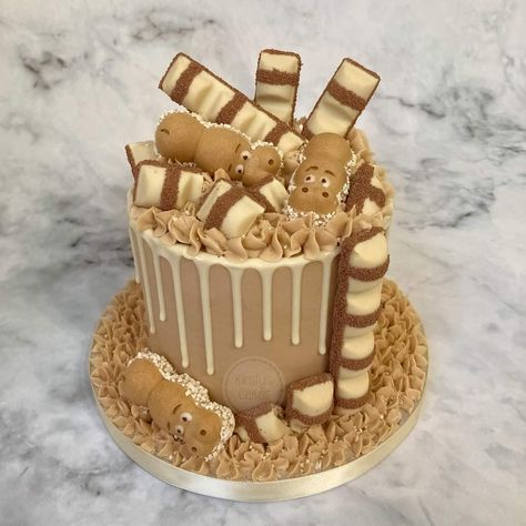 Kinder Birthday Cake, Kinder Bueno Cake Birthday, 3 Layer Birthday Cake, Bueno Cake, Bueno White, 14th Birthday Cakes, Candy Birthday Cakes, Chocolate Cake Designs, Birthday Cakes For Teens