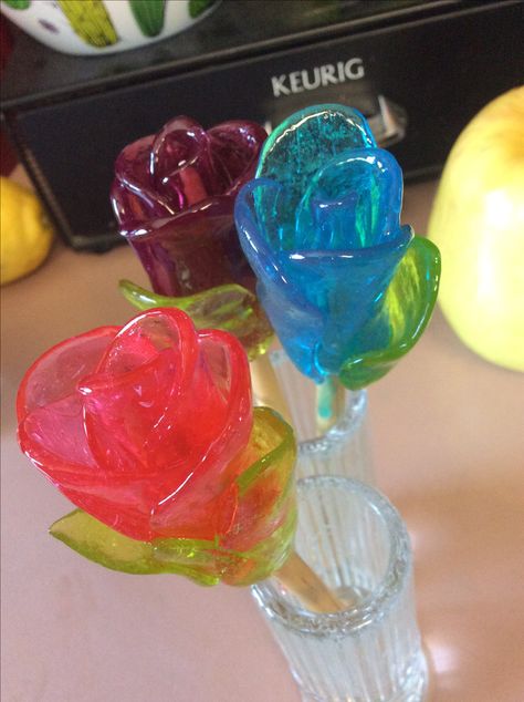 Jolly Rancher Roses hard candy roses Jolly Rancher Bouquet, Jolly Rancher Roses, Jolly Rancher Soda, Candy Roses, Candy Flowers, Jolly Rancher, Yummy Comfort Food, Hard Candy, Food Obsession