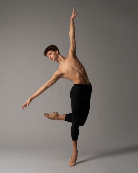 Male Ballet Dancers Photography, Male Dance Photography, Male Ballet Poses, Male Dance Poses, Ballet Dancer Male, Ballet Dancer Photography, Ballet Body, Dance Photo Shoot, Dancer Photography