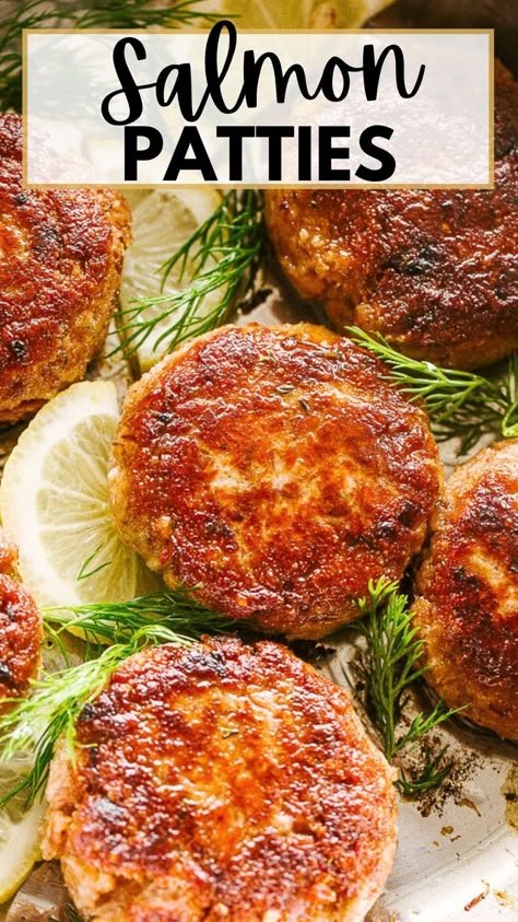 Salmon Patties made with just a handful of ingredients. A delicious low carb dinner idea that makes tender salmon patties with a delicious golden crust. Seafood Patties, Homemade Salmon Patties, Dinner Salmon, Quick Salmon, Canned Salmon Recipes, Recipe Salmon, Salmon Patties Recipe, Oven Baked Salmon, Patties Recipe