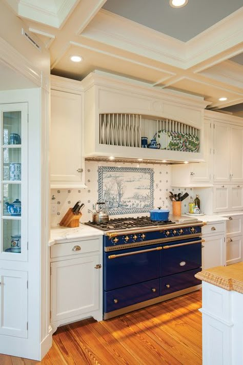 Crown Point Cabinetry, Classic White Kitchen, Country Kitchen Designs, Country Kitchens, French Country Kitchens, White Kitchen Decor, Delft Tiles, Farmhouse Kitchen Design, Big Kitchen