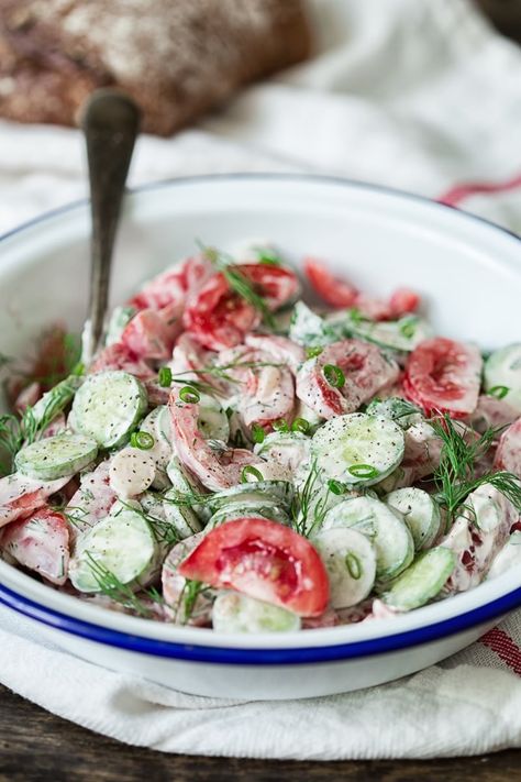 Summer Tomato and Cucumber Salad - Vikalinka Tomato And Cucumber Salad, Tomato And Cucumber, Tomato Salad Recipes, Cucumbers And Onions, Onion Salad, Ukrainian Recipes, Cucumber Recipes Salad, Summer Tomato, European Food