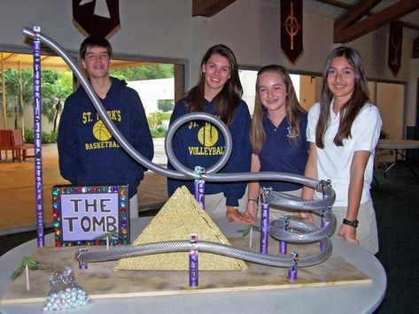 Through team building and real-life application, St. Mark's middle school science teacher Galen Bruno challenged eighth grade students to design and build model roller coasters. Physics Projects, Coaster Projects, Middle School Science Teacher, Engineering Activities, Science Club, Roller Coasters, Math Projects, Science Fair Projects, Stem Projects