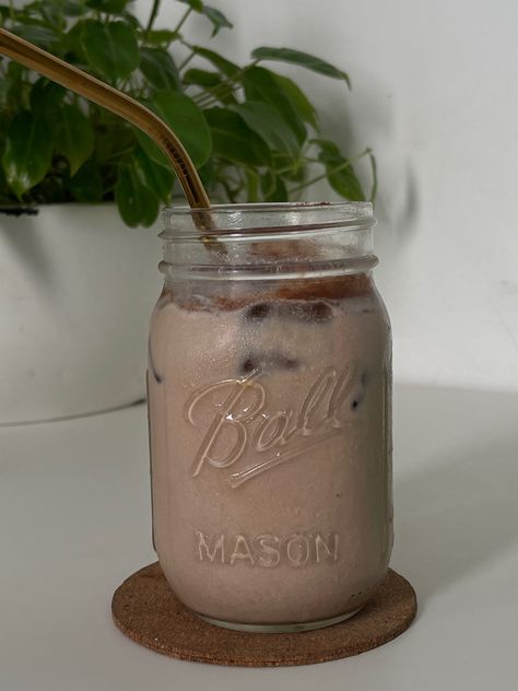 Milo Ice Drink, Milo Drink Aesthetic, Iced Milo, Milo Ice, Milo Drink, Korean Drink, Choco Milk, Korean Drinks, Iced Drinks Recipes