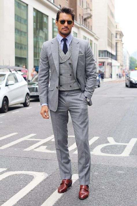 Prom Outfits For Guys, Jim Chapman, Burberry Suit, Tall Men Fashion, Most Stylish Men, Mother Of Groom, Black Suit Wedding, Double Breasted Waistcoat, Best Dressed Man