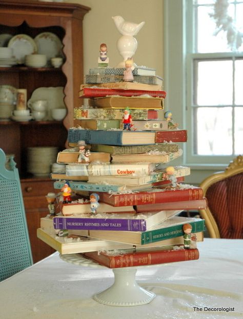 book christmas tree Small Space Christmas Tree, Book Christmas Tree, Book Tree, Navidad Diy, Book Party, Noel Christmas, Stack Of Books, Decoration Christmas, Christmas Joy