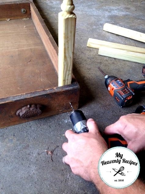 DIY Table Made From Old Drawers How To Add Drawers To A Table, Drawer Projects Repurposed, Diy Old Drawers Projects, Upcycle Old Drawers, Drawer Into Table, Diy Table With Drawers, Antique Drawers Repurposed, Table From Old Drawers, Repurpose Drawers Diy Ideas